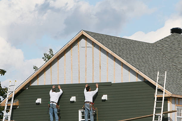 Professional Siding technician working in New Vienna, OH